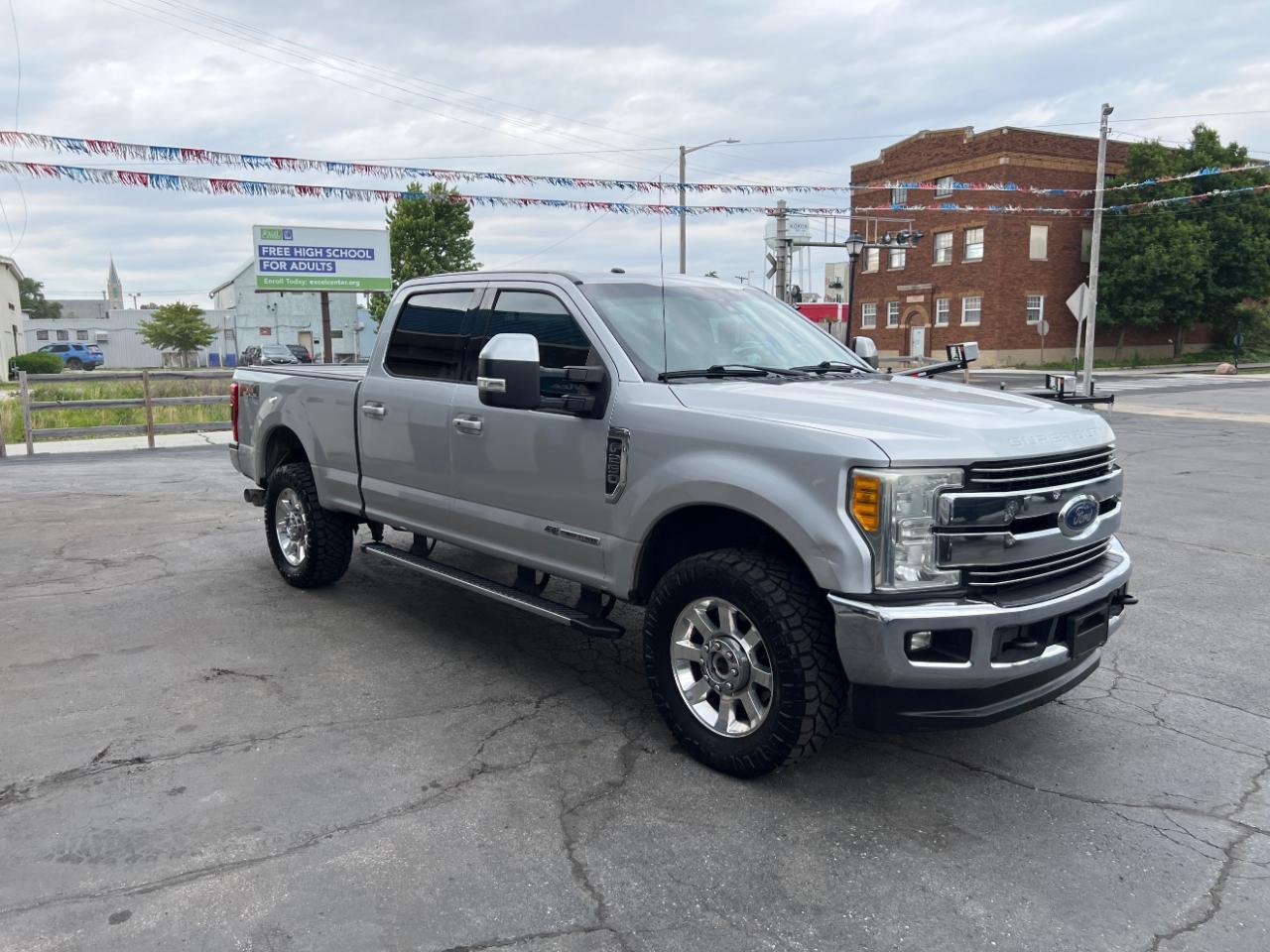 Ford F-250 SD Lariat Crew Cab Short Bed 4WD 2017