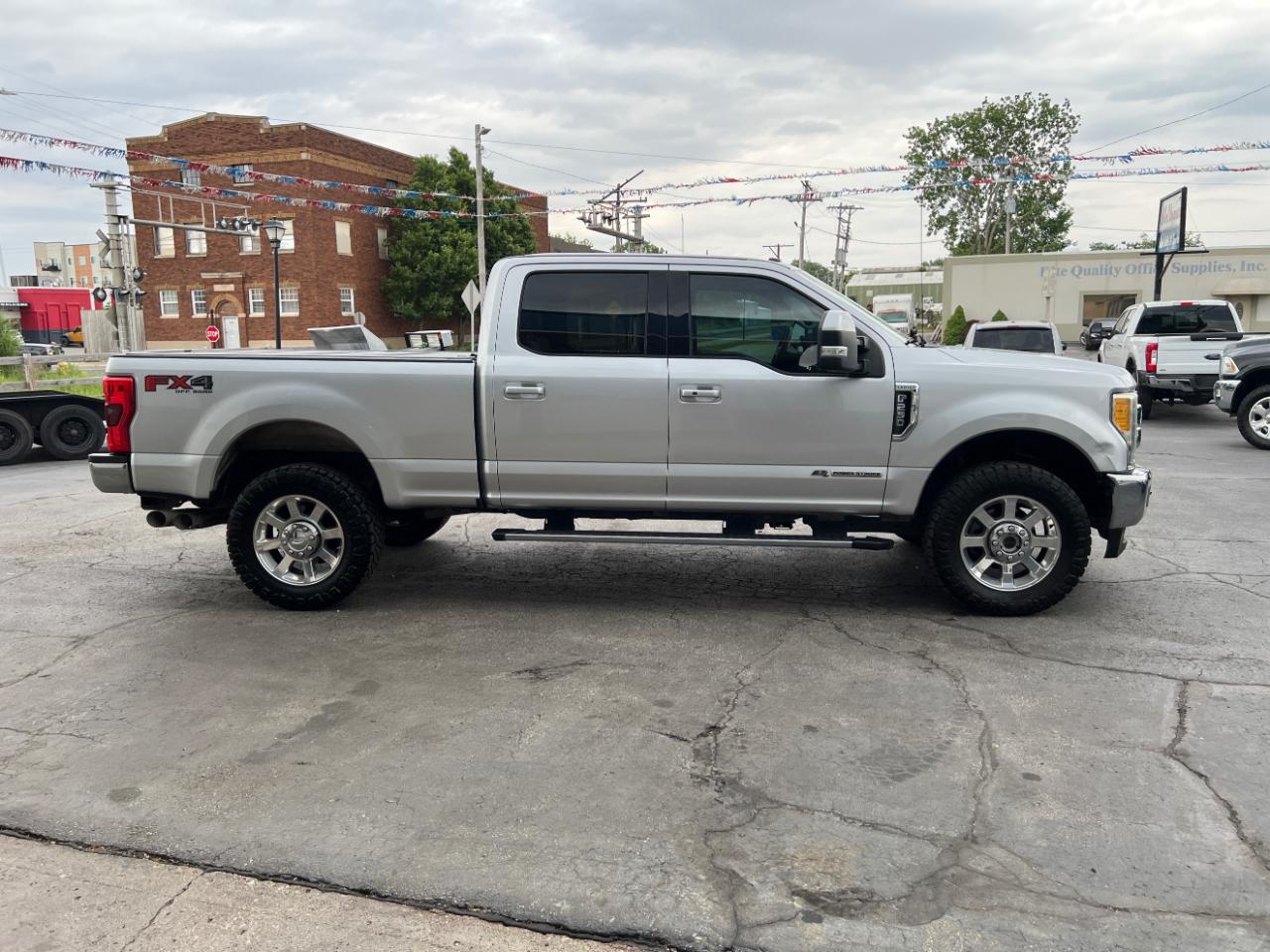 Ford F-250 SD Lariat Crew Cab Short Bed 4WD 2017