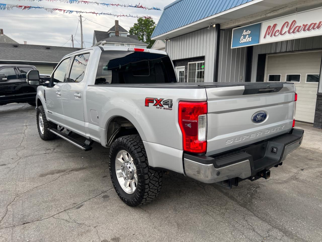Ford F-250 SD Lariat Crew Cab Short Bed 4WD 2017