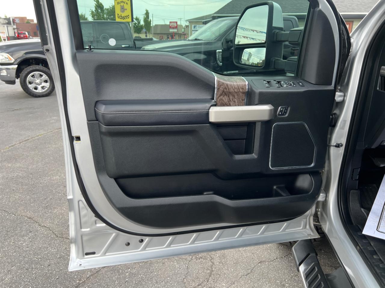 Ford F-250 SD Lariat Crew Cab Short Bed 4WD 2017