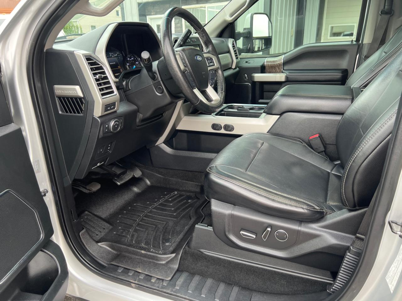 Ford F-250 SD Lariat Crew Cab Short Bed 4WD 2017