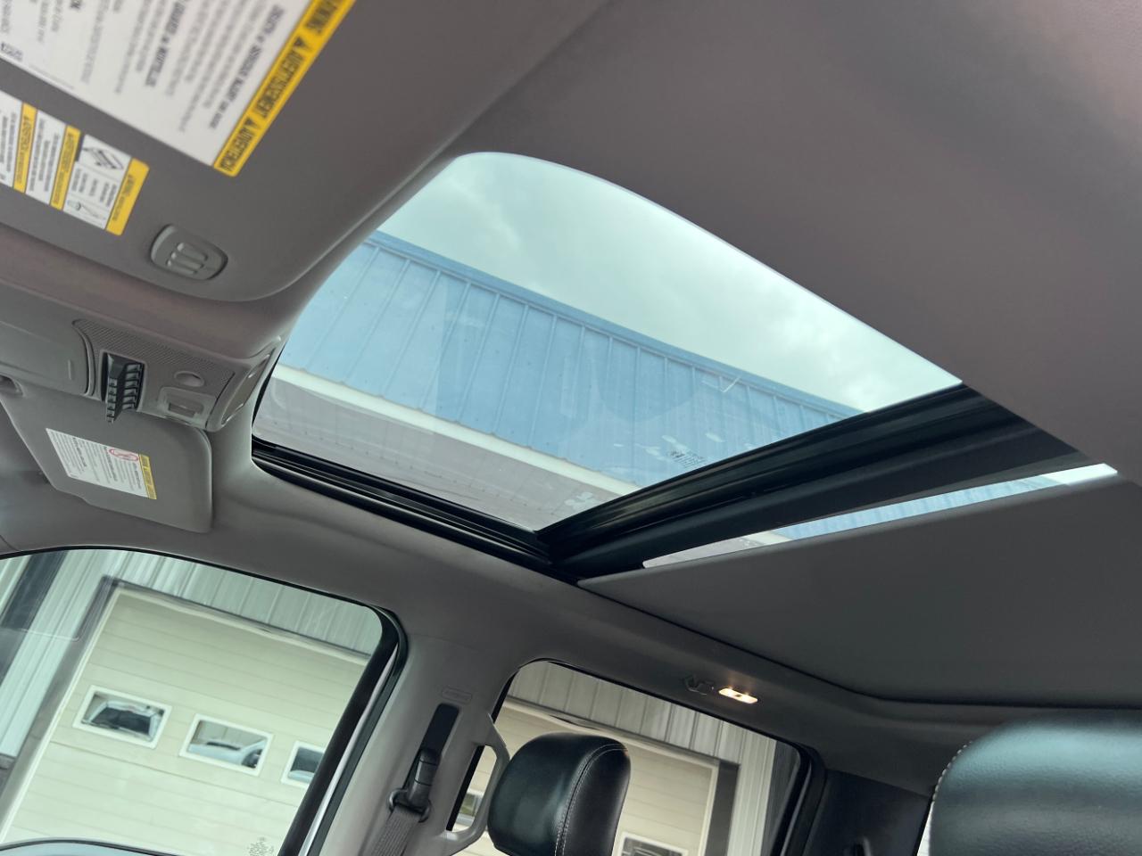 Ford F-250 SD Lariat Crew Cab Short Bed 4WD 2017