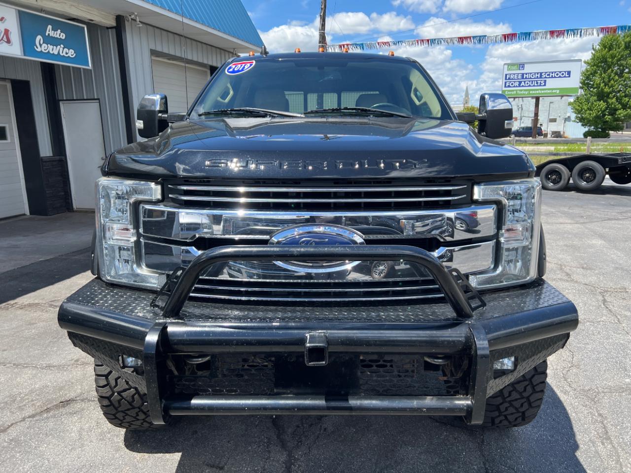 Ford F-250 SD Lariat Crew Cab Short Bed 4WD 2019