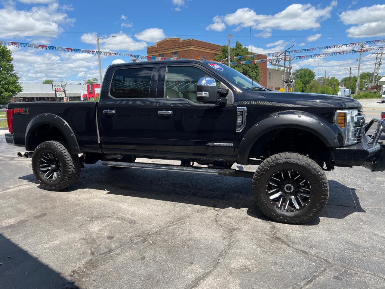 Ford F-250 SD Lariat Crew Cab Short Bed 4WD 2019