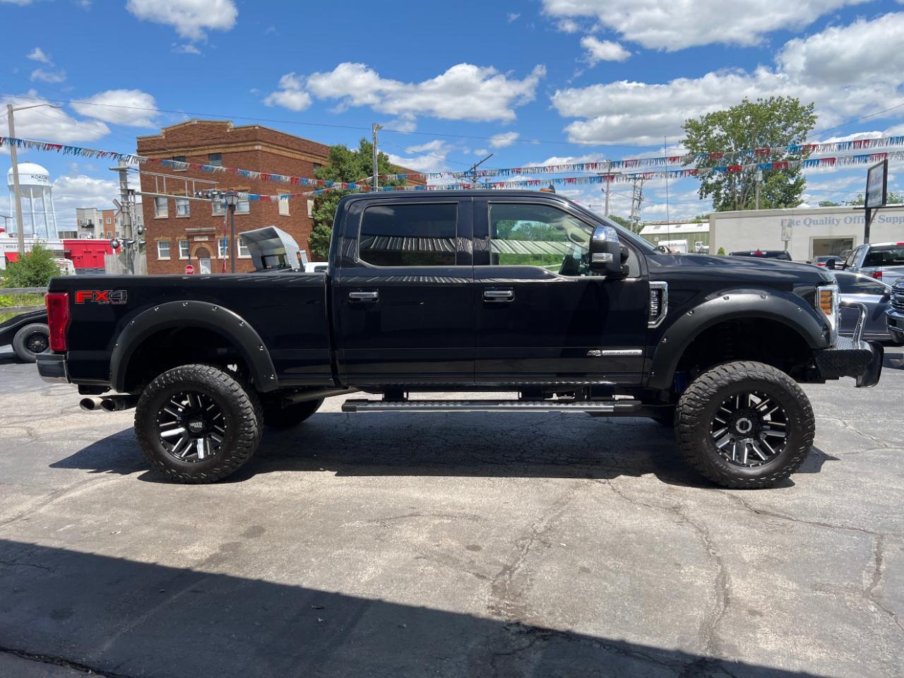 Ford F-250 SD Lariat Crew Cab Short Bed 4WD 2019
