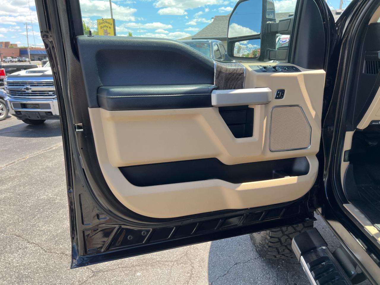 Ford F-250 SD Lariat Crew Cab Short Bed 4WD 2019