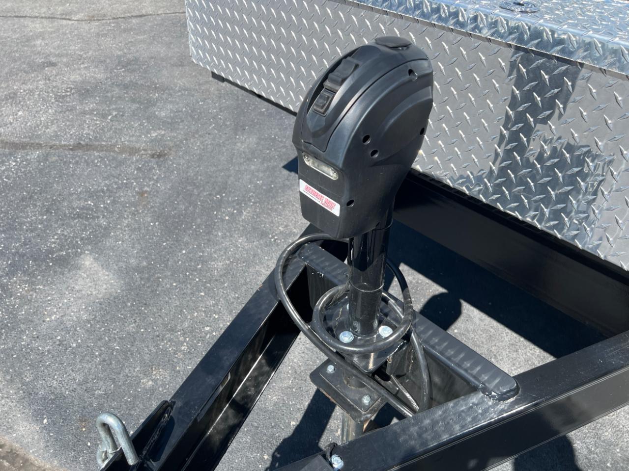 Trax T7828W  2026