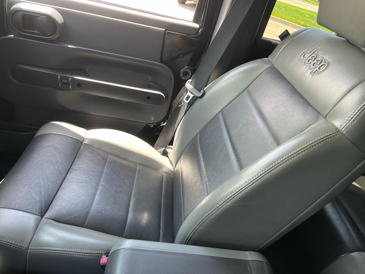 Jeep Wrangler Unlimited 4WD 4dr Rubicon 2010