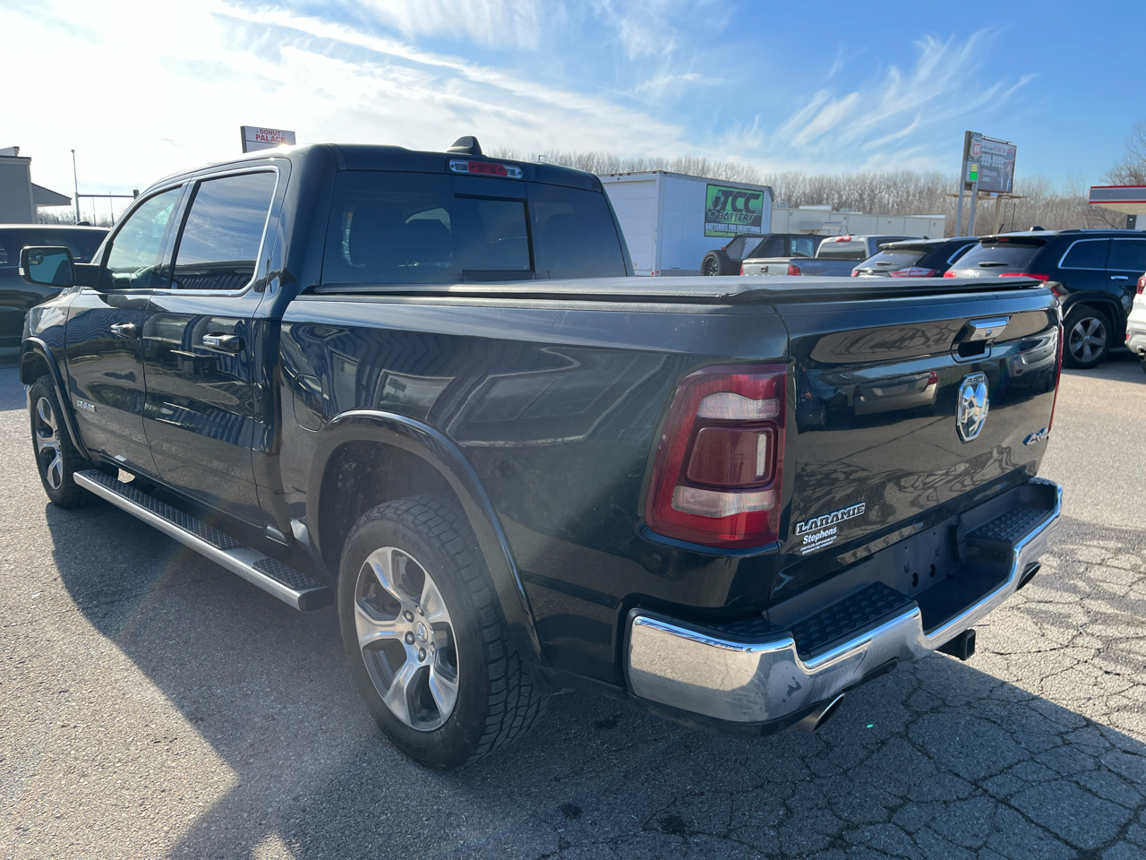 RAM 1500 Laramie 4x4 Crew Cab 5'7" Box 2019