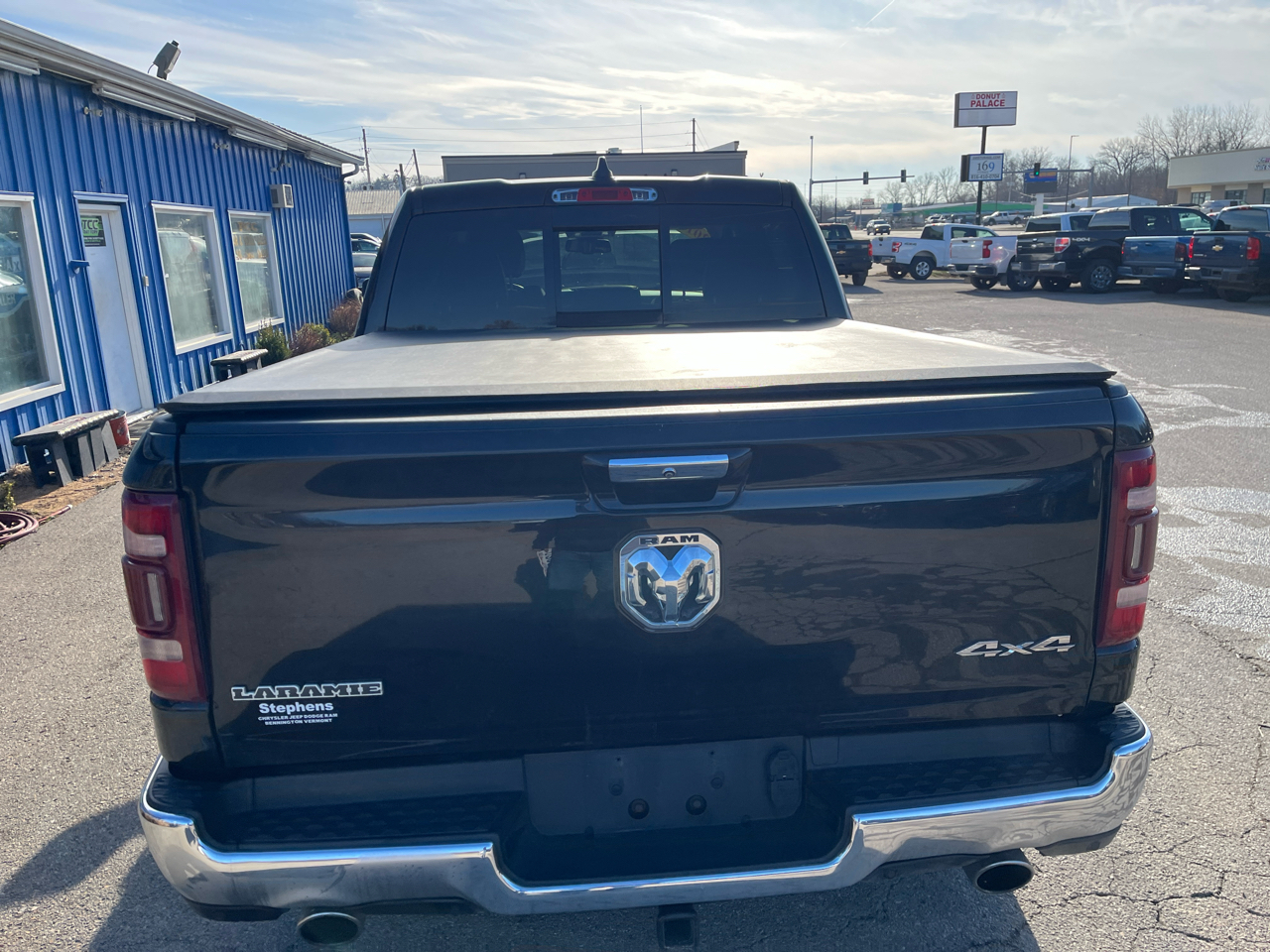 RAM 1500 Laramie 4x4 Crew Cab 5'7" Box 2019