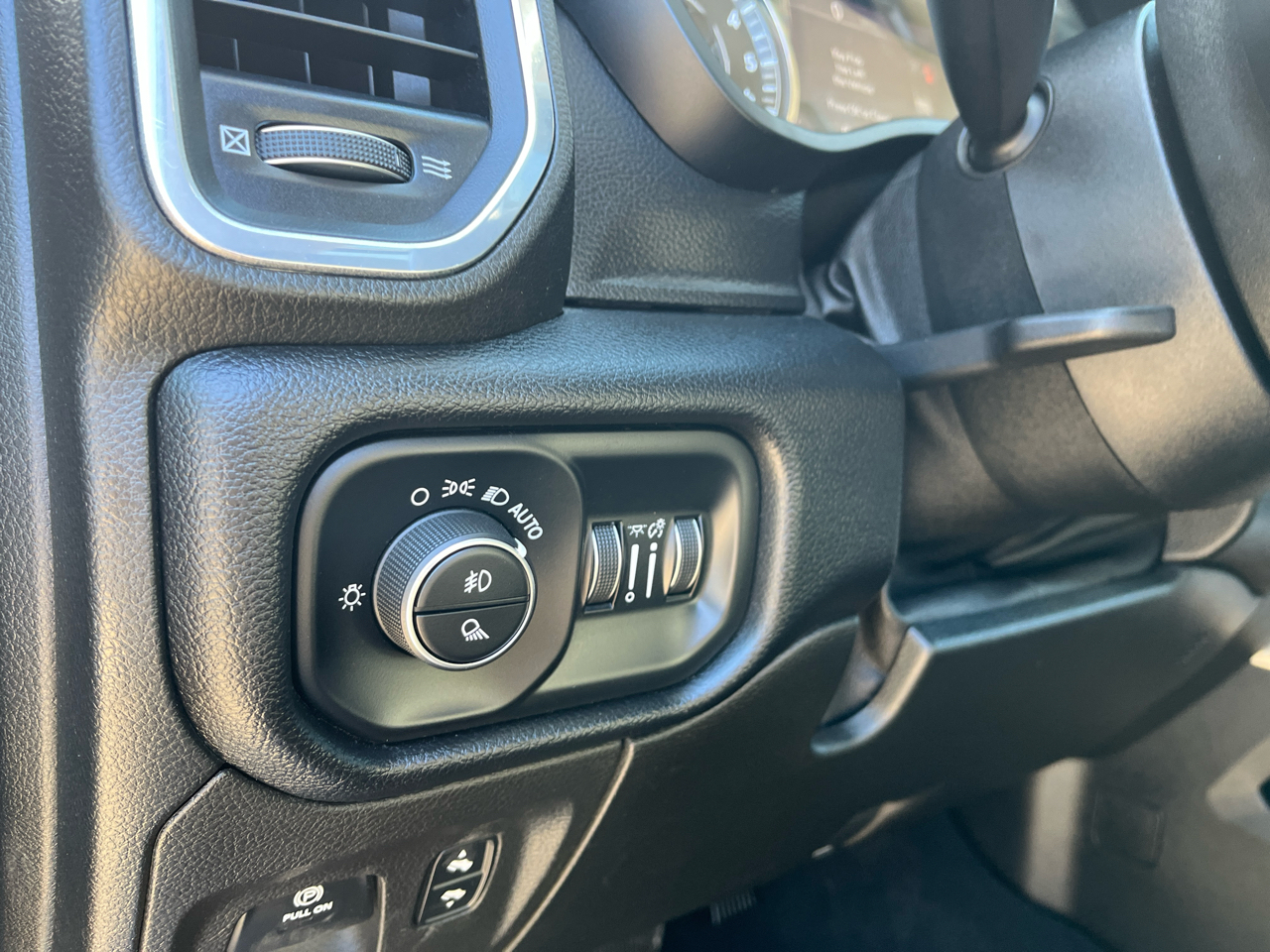 RAM 1500 Laramie 4x4 Crew Cab 5'7" Box 2019