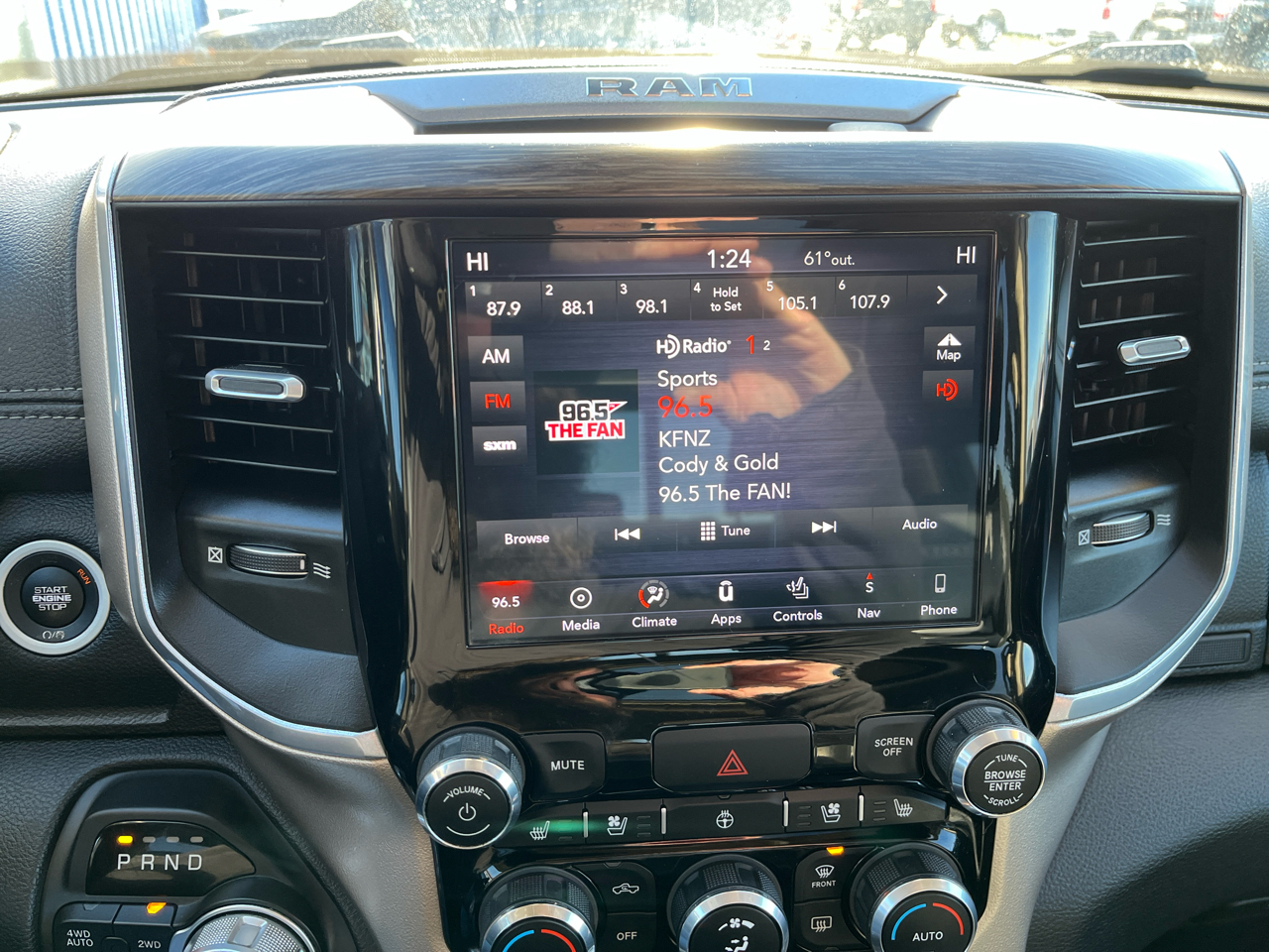 RAM 1500 Laramie 4x4 Crew Cab 5'7" Box 2019