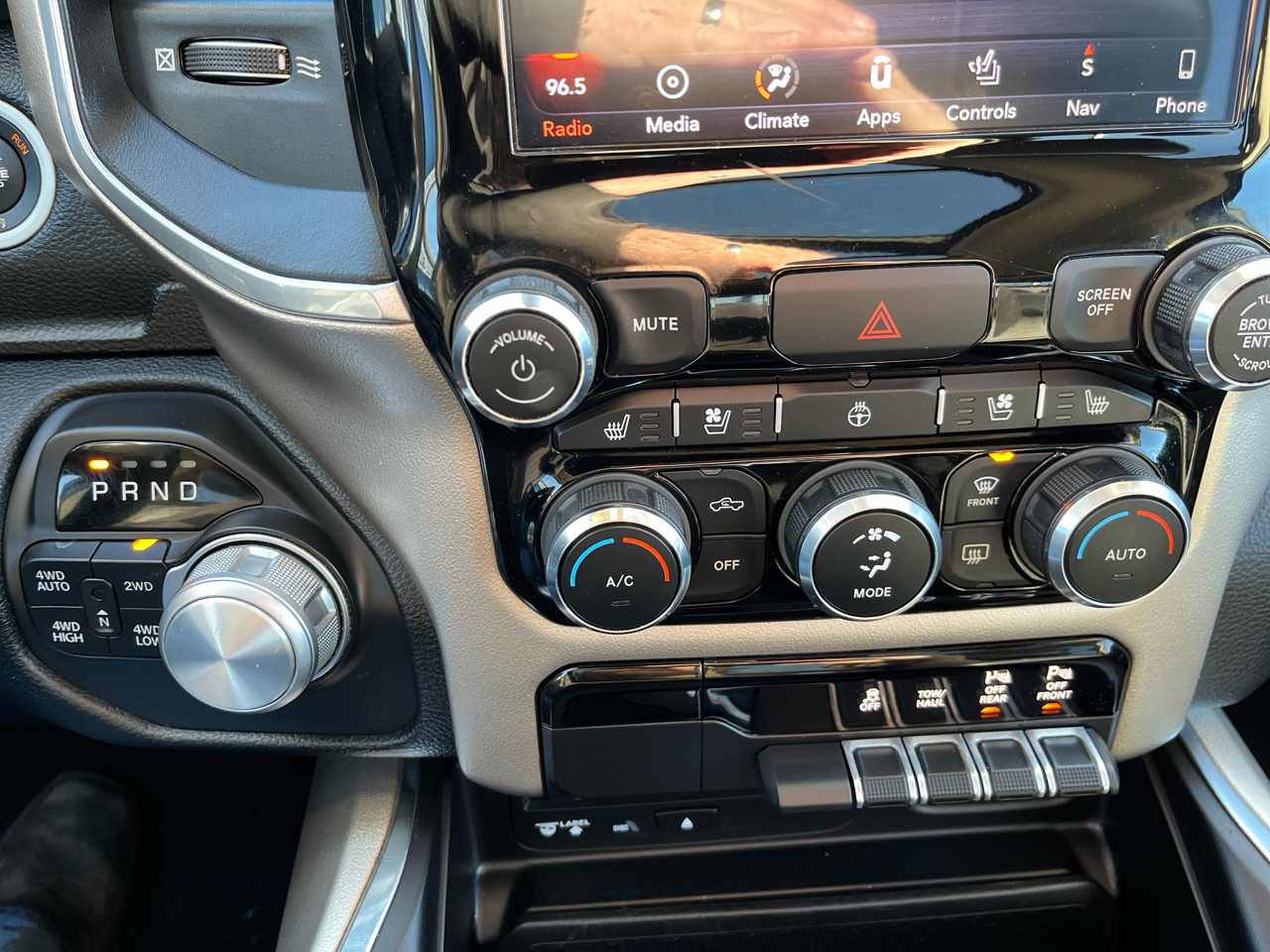 RAM 1500 Laramie 4x4 Crew Cab 5'7" Box 2019