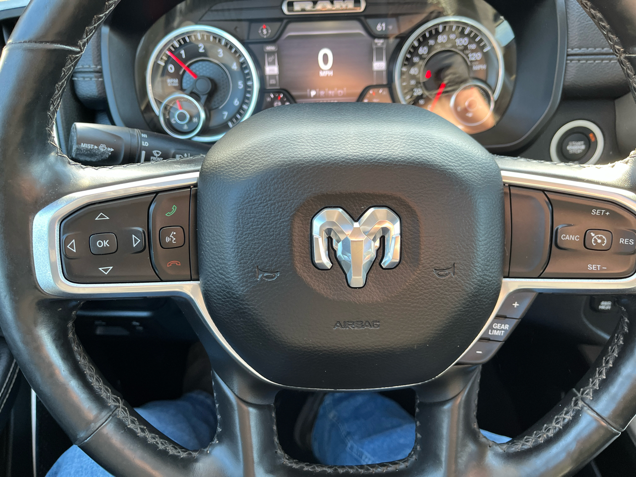 RAM 1500 Laramie 4x4 Crew Cab 5'7" Box 2019