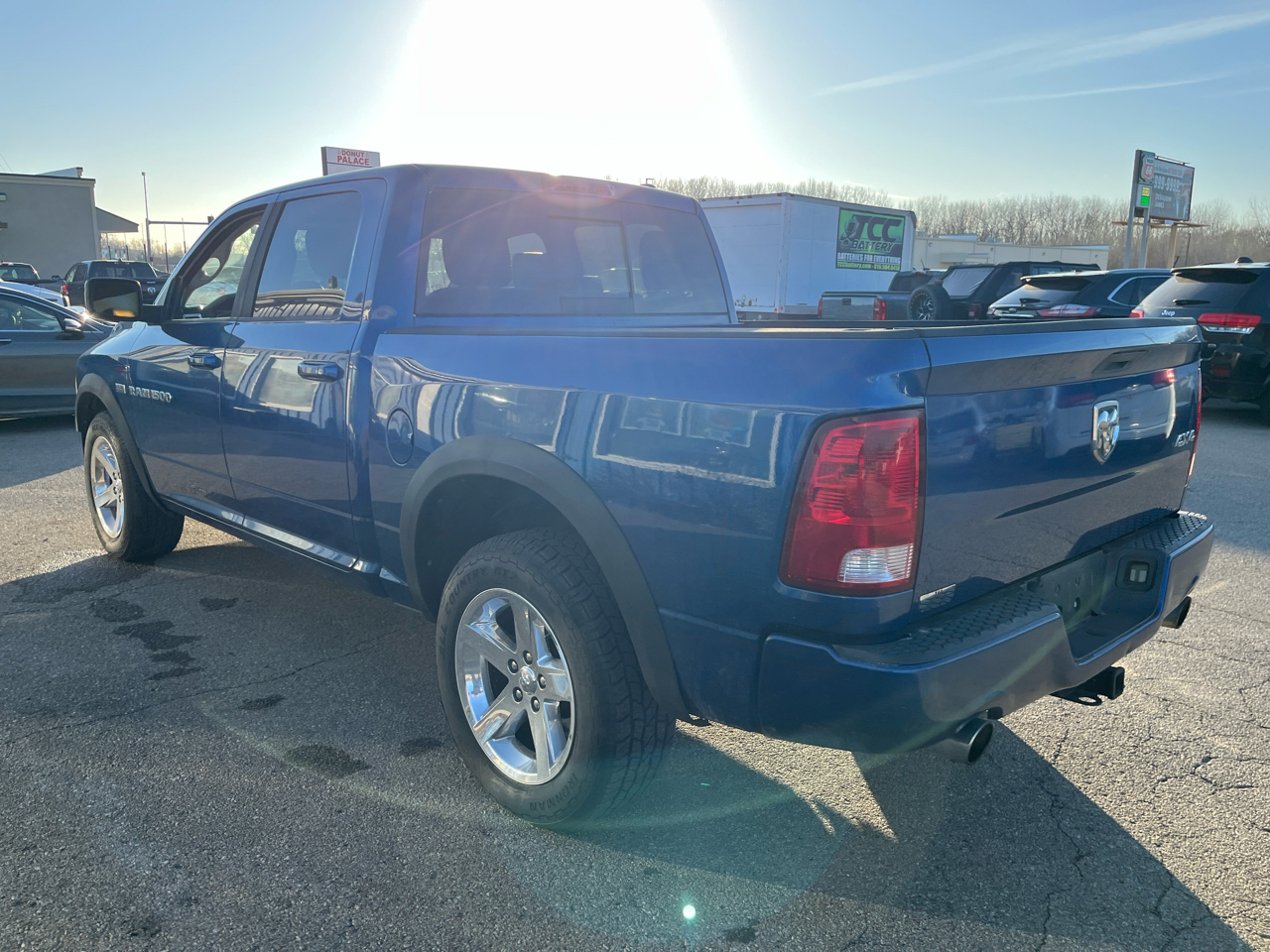RAM 1500 4WD Crew Cab 140.5" Sport 2011