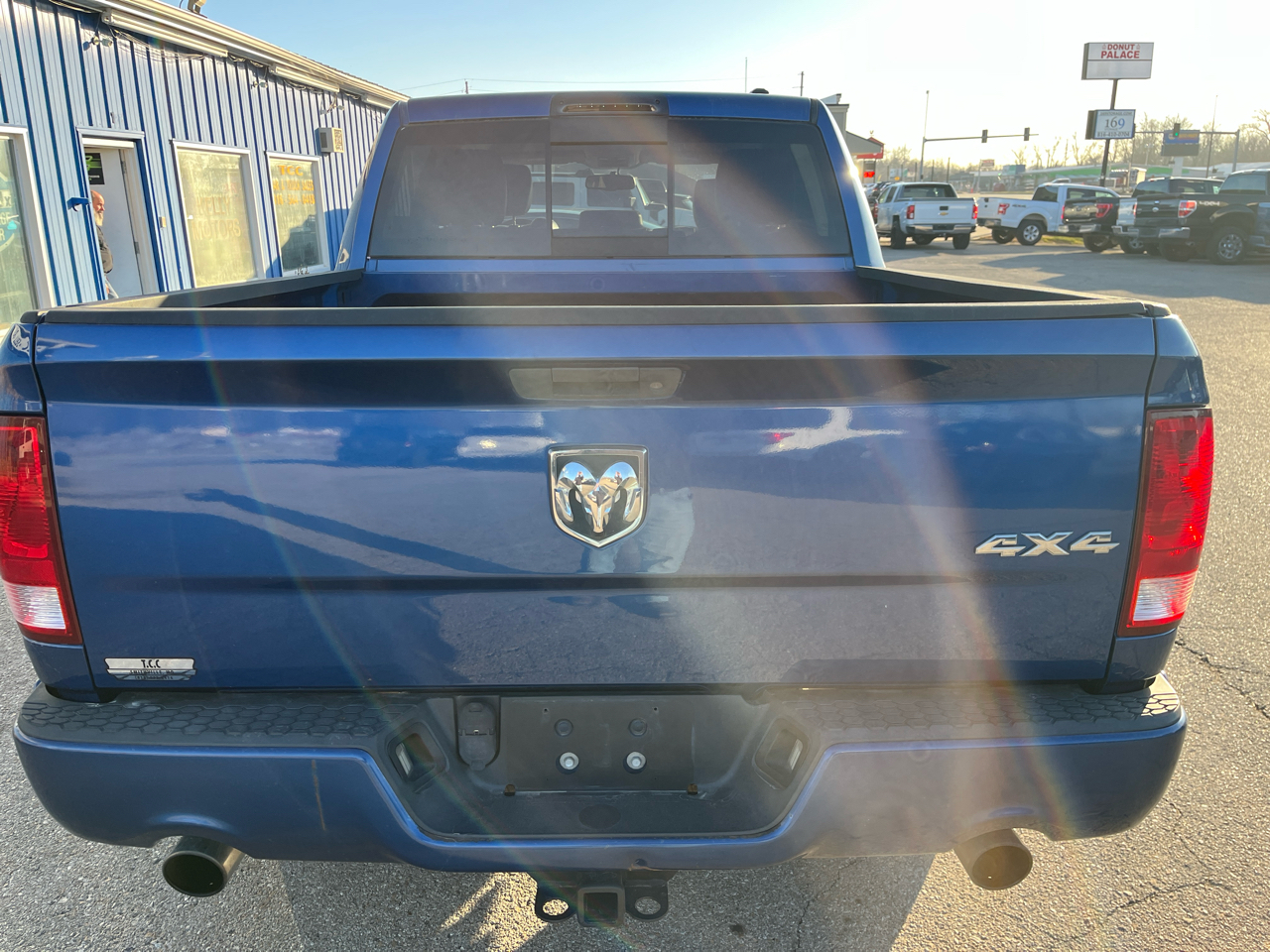 RAM 1500 4WD Crew Cab 140.5" Sport 2011