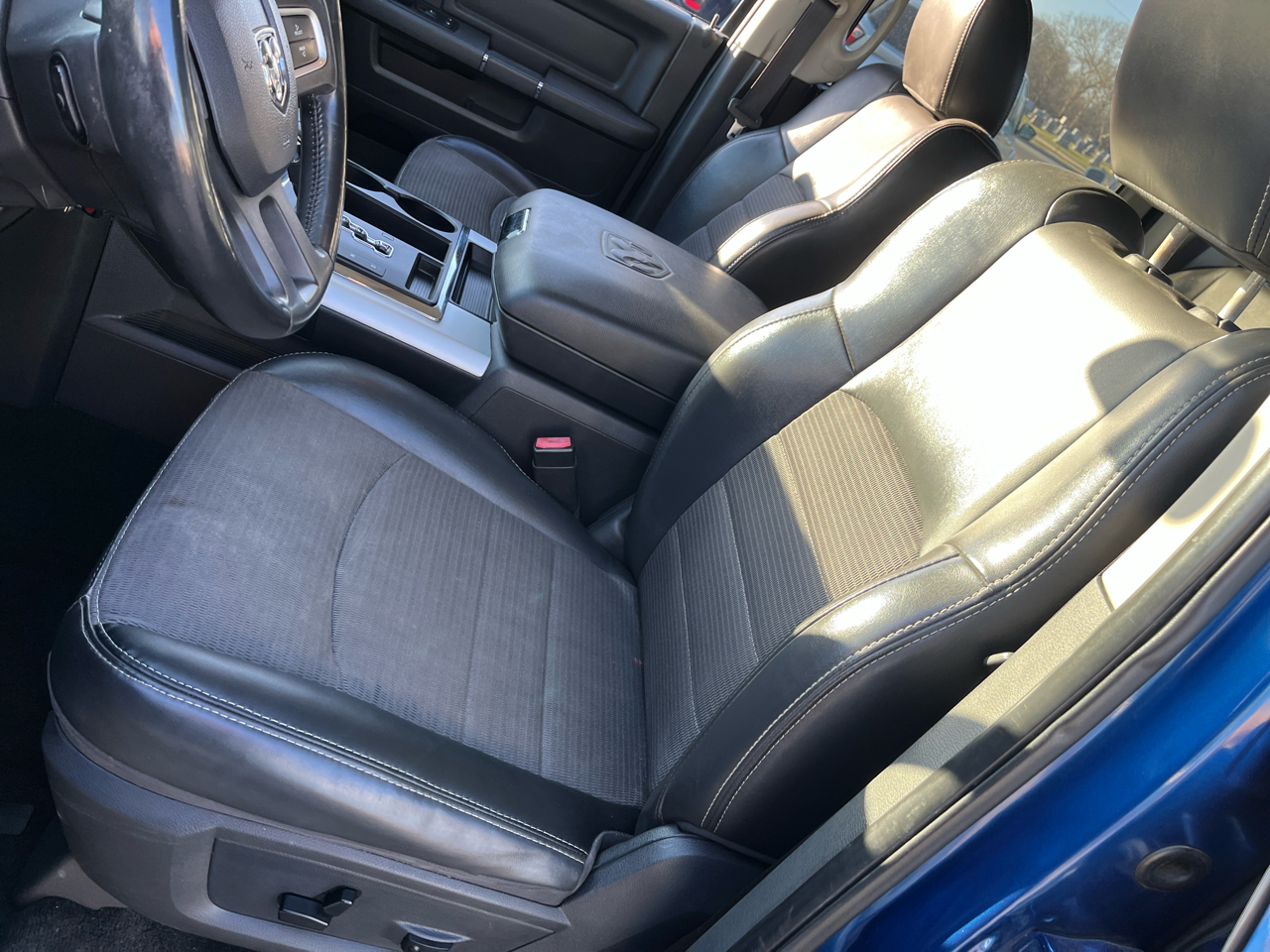 RAM 1500 4WD Crew Cab 140.5" Sport 2011