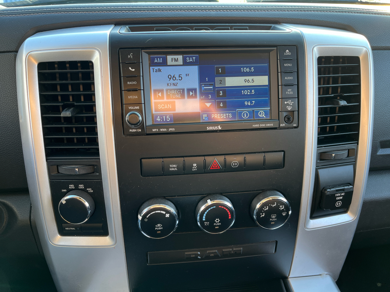 RAM 1500 4WD Crew Cab 140.5" Sport 2011