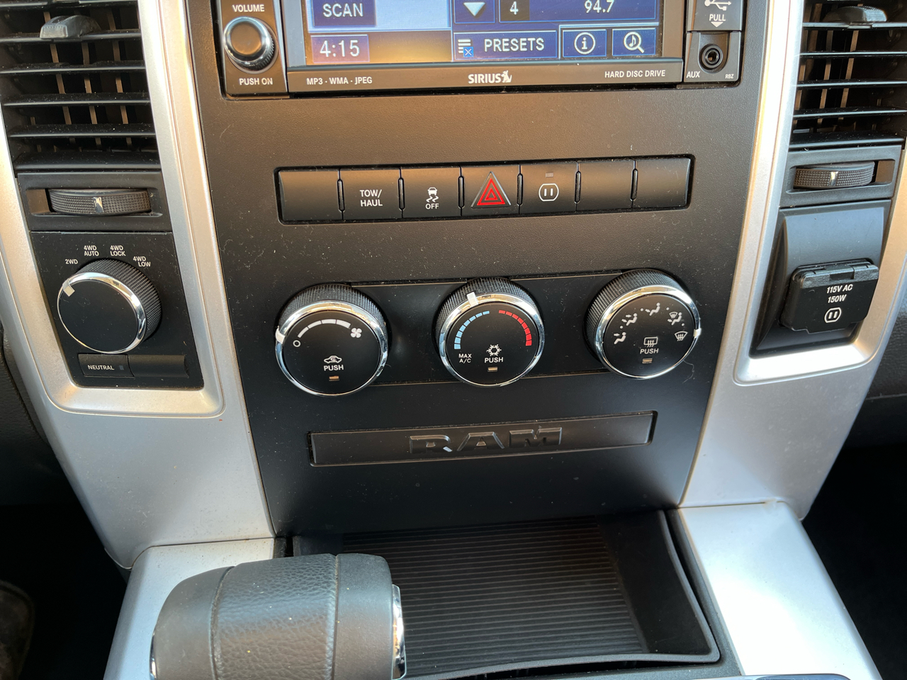 RAM 1500 4WD Crew Cab 140.5" Sport 2011