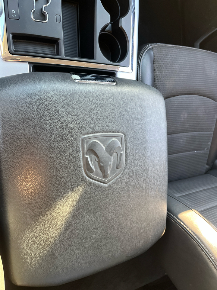 RAM 1500 4WD Crew Cab 140.5" Sport 2011