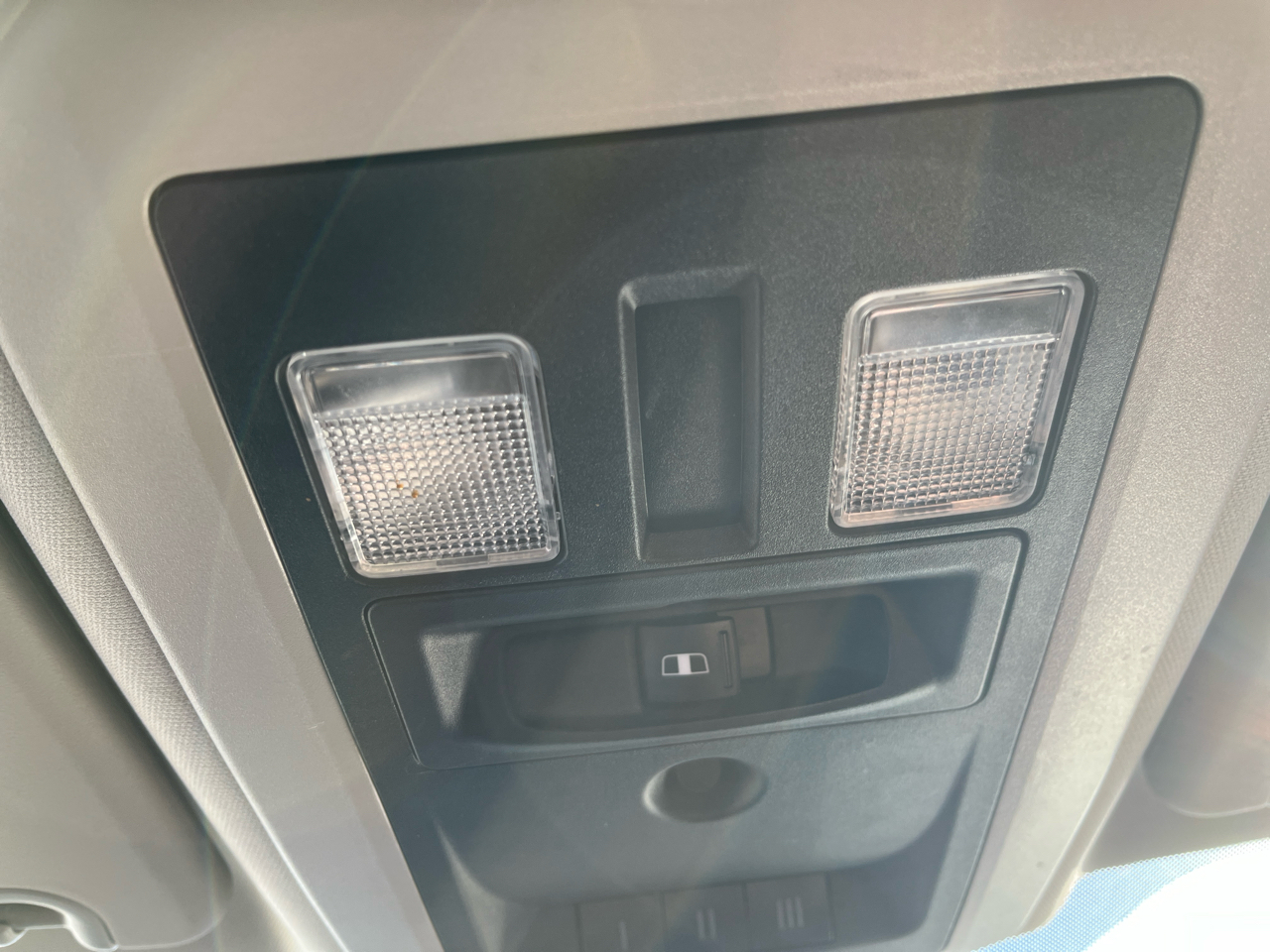 RAM 1500 4WD Crew Cab 140.5" Sport 2011