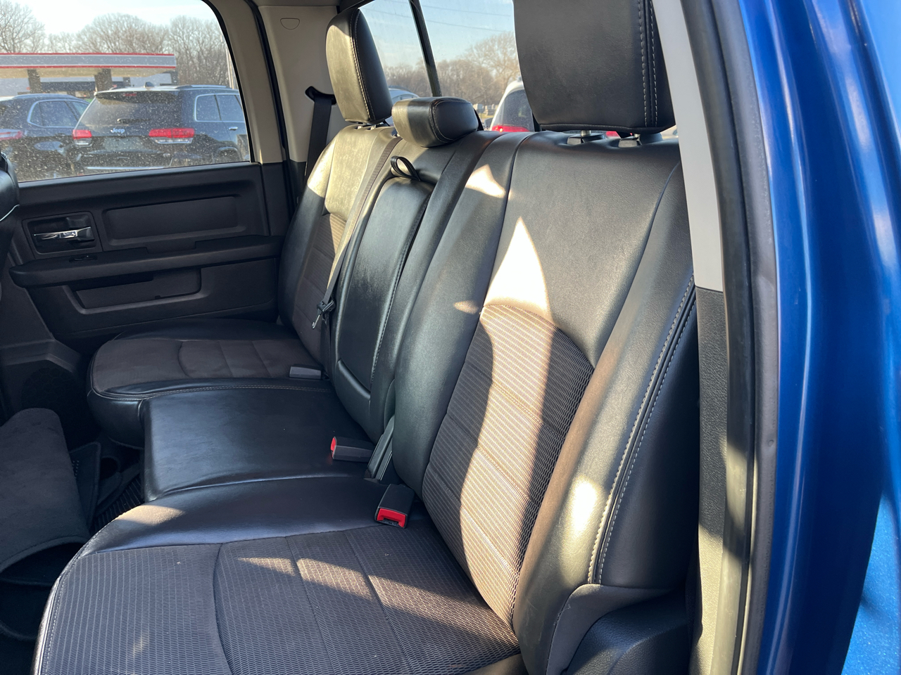 RAM 1500 4WD Crew Cab 140.5" Sport 2011