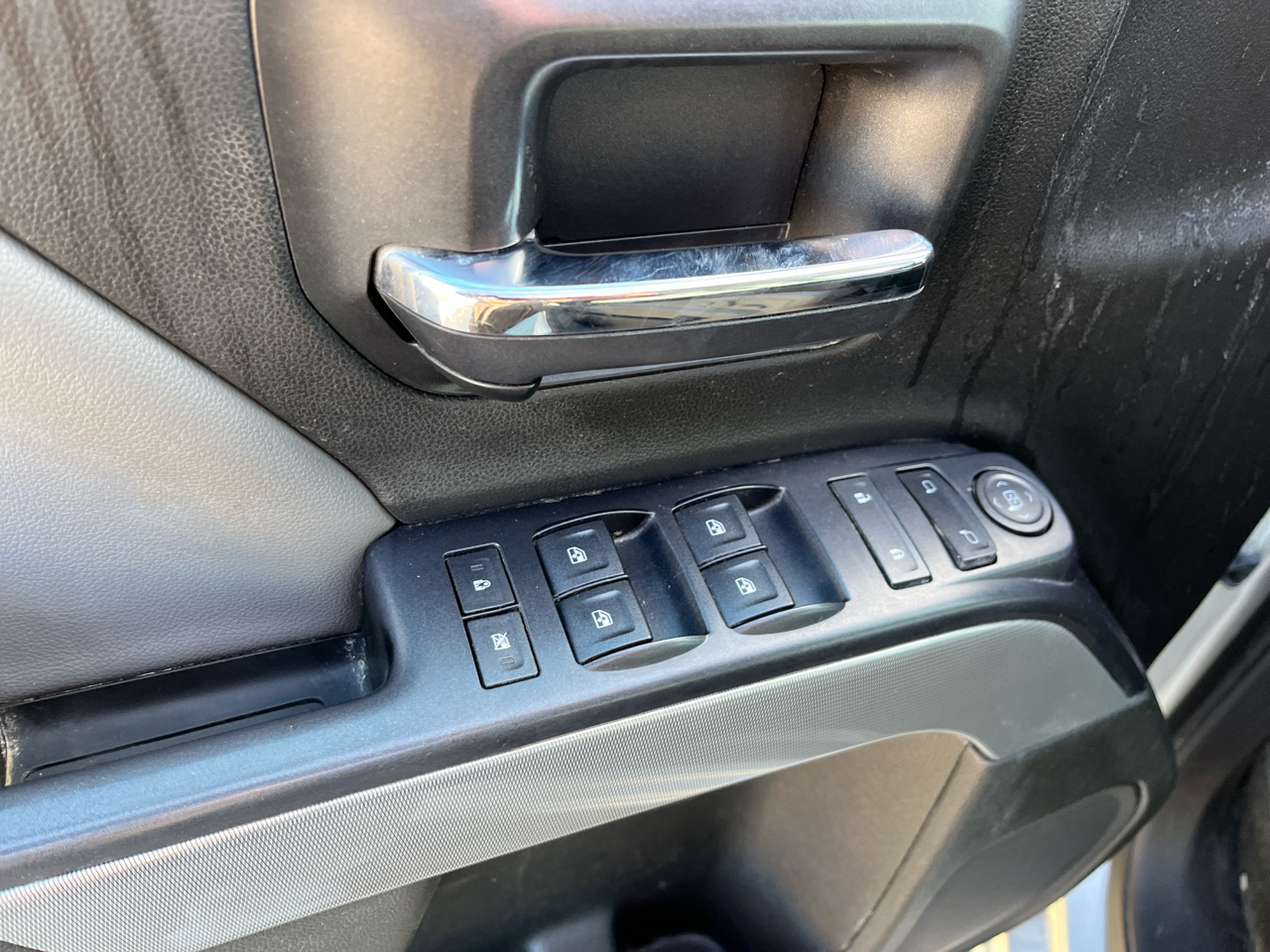 Chevrolet Silverado 1500 4WD Crew Cab 143.5" LT w/2LT 2015