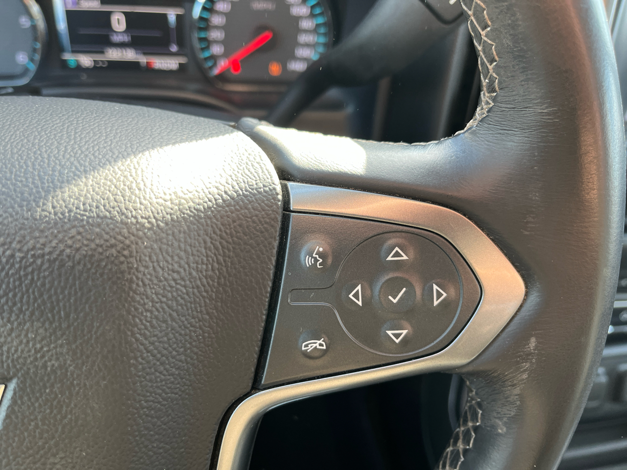 Chevrolet Silverado 1500 4WD Crew Cab 143.5" LT w/2LT 2015