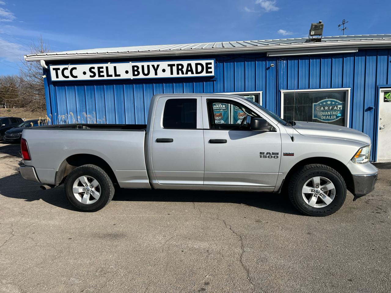 RAM 1500 4WD Quad Cab 140.5" ST 2017