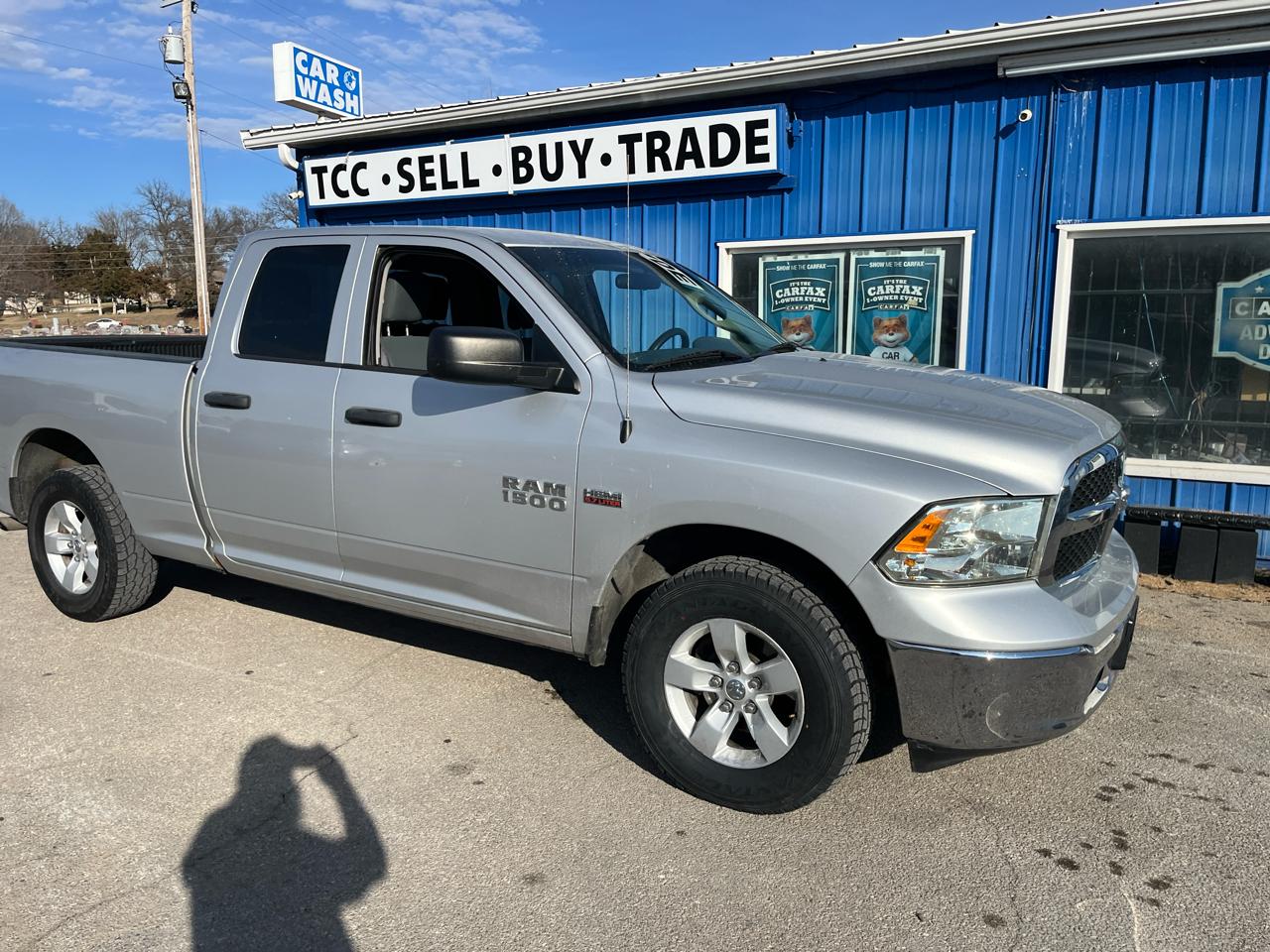 RAM 1500 4WD Quad Cab 140.5" ST 2017