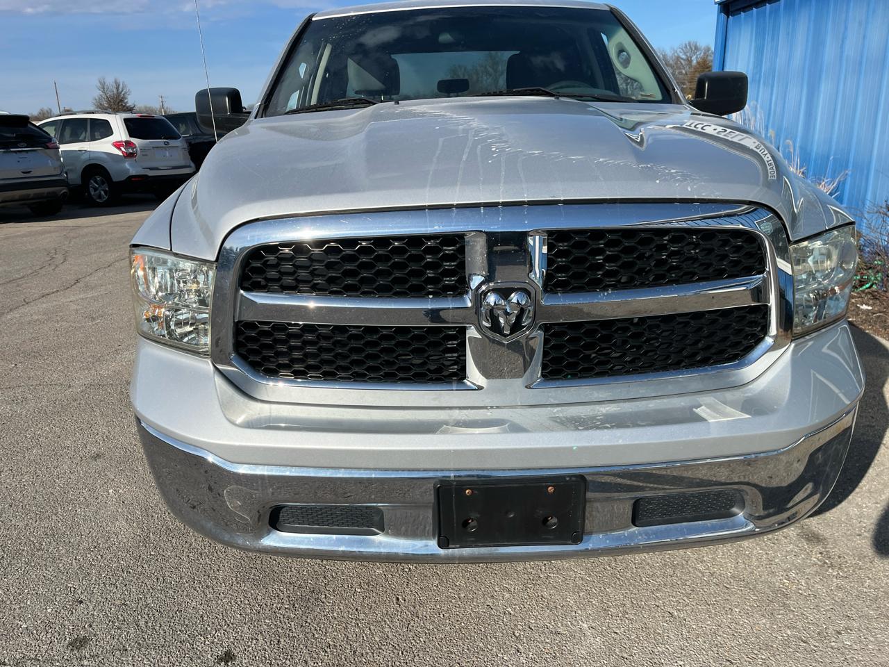 RAM 1500 4WD Quad Cab 140.5" ST 2017