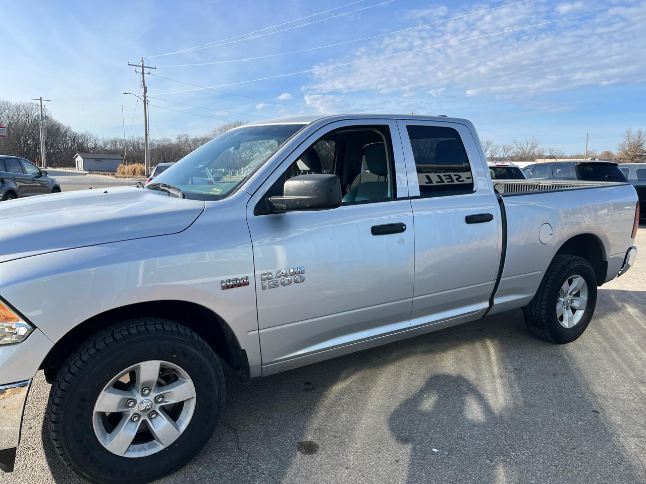 RAM 1500 4WD Quad Cab 140.5" ST 2017