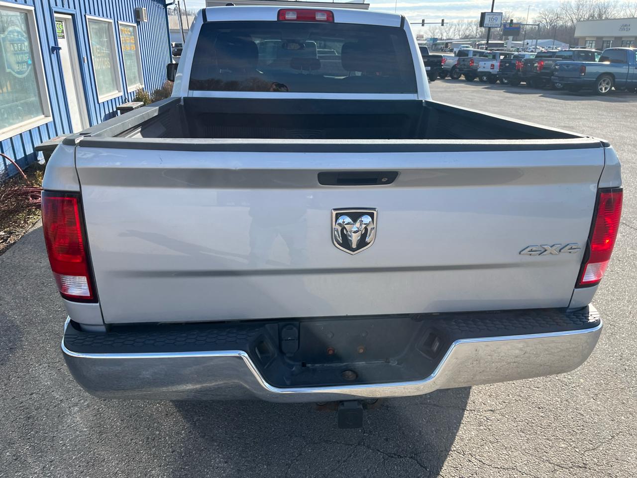 RAM 1500 4WD Quad Cab 140.5" ST 2017