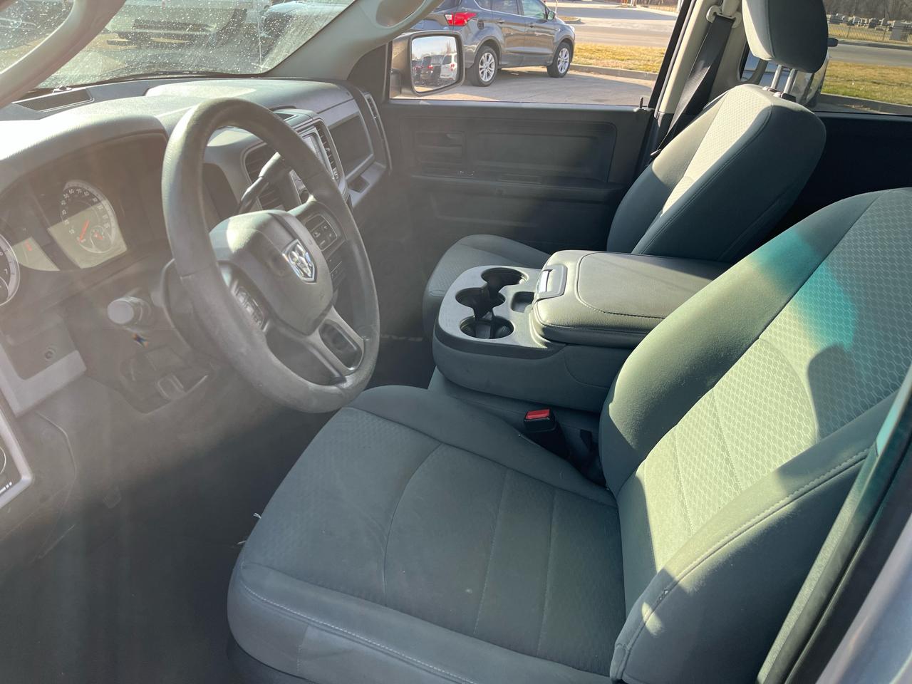 RAM 1500 4WD Quad Cab 140.5" ST 2017