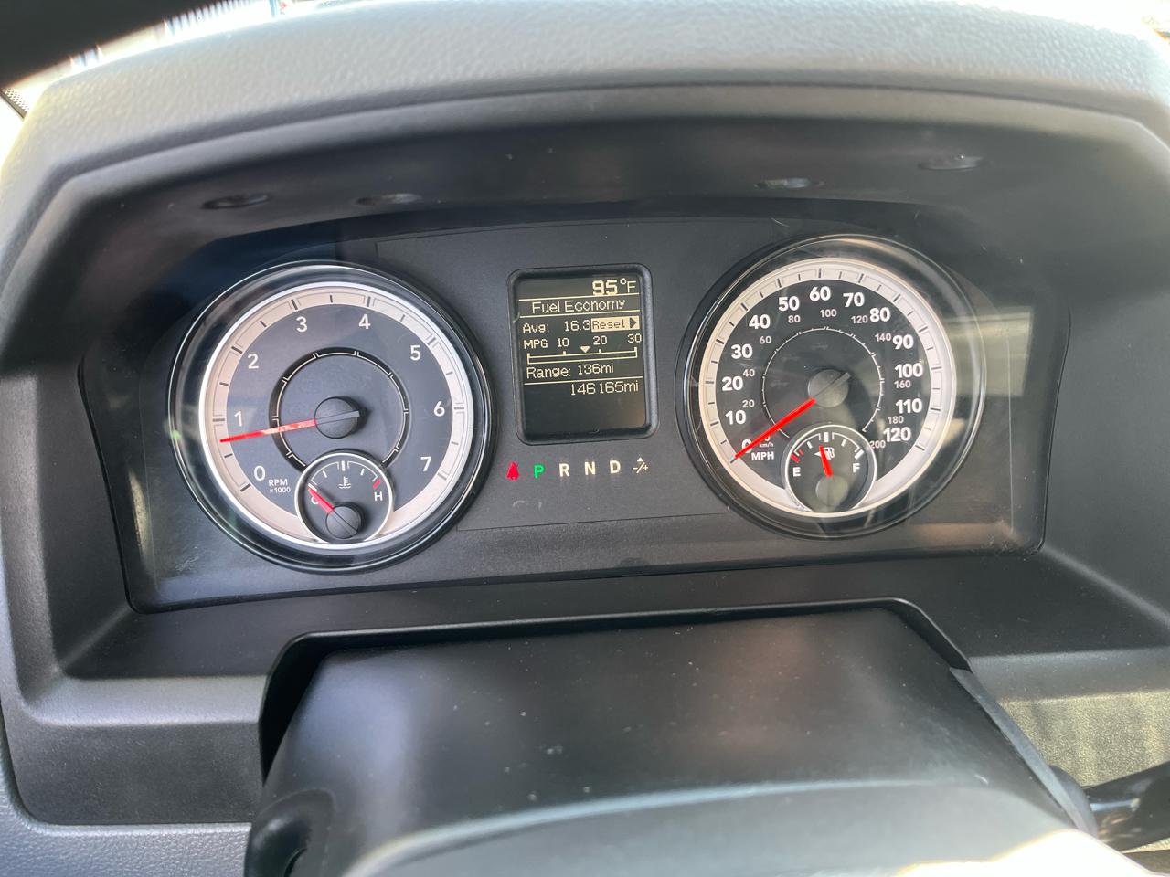 RAM 1500 4WD Quad Cab 140.5" ST 2017