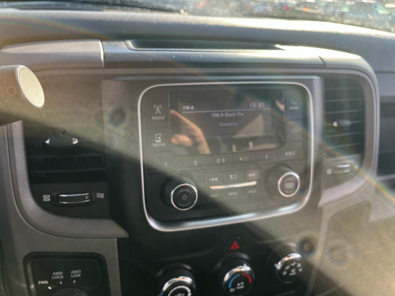 RAM 1500 4WD Quad Cab 140.5" ST 2017