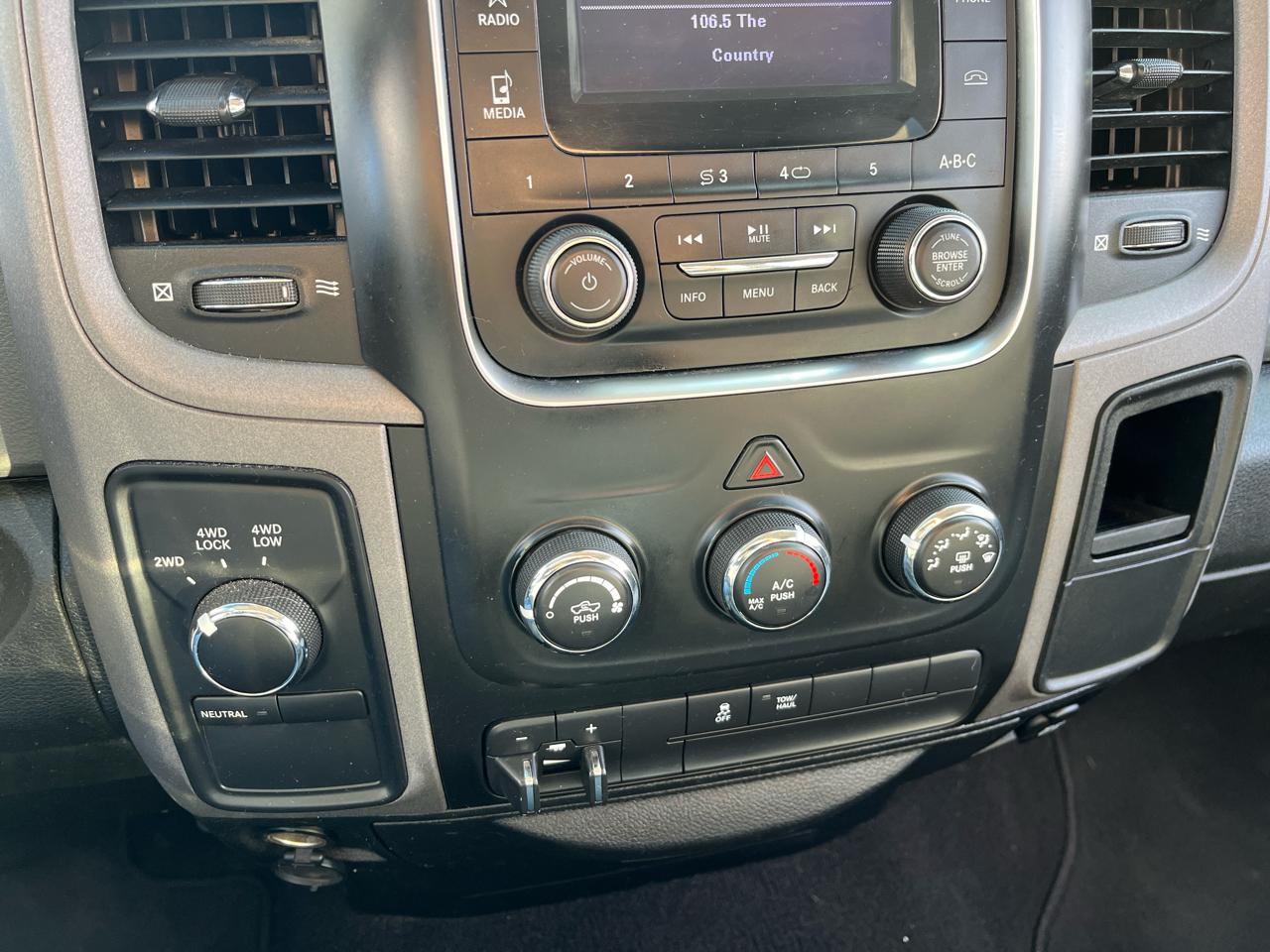 RAM 1500 4WD Quad Cab 140.5" ST 2017