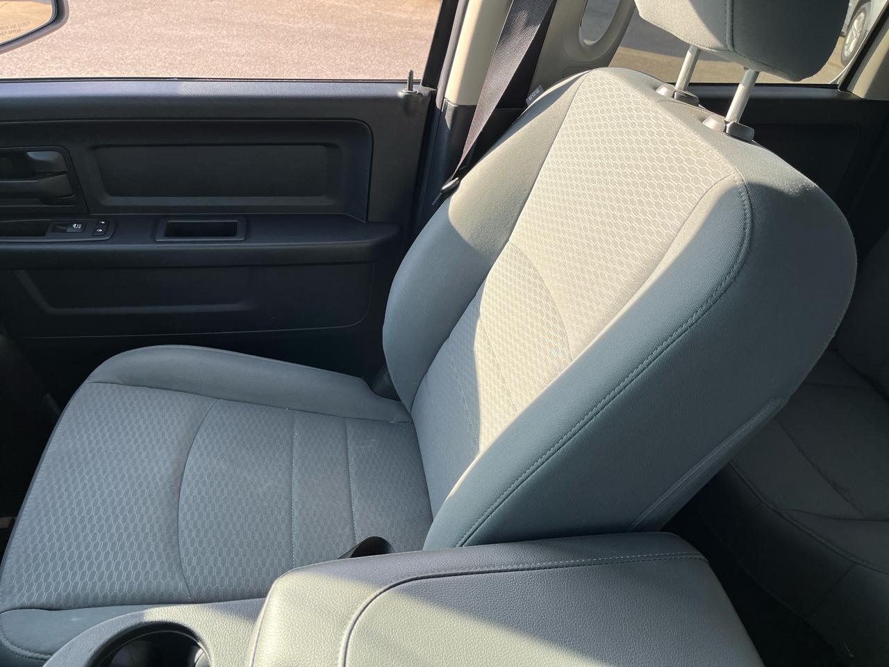 RAM 1500 4WD Quad Cab 140.5" ST 2017