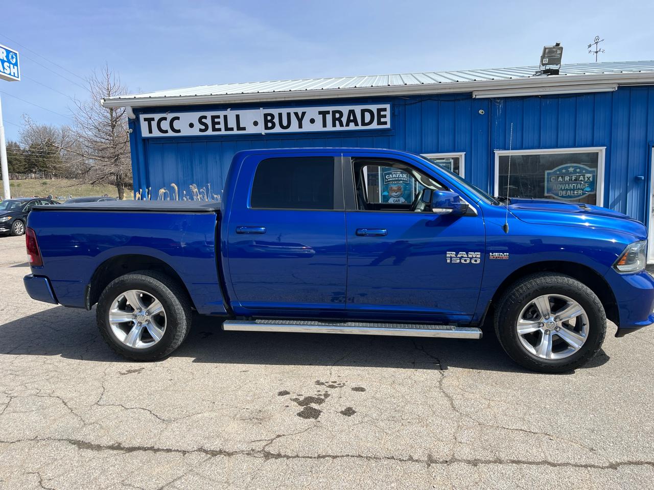 RAM 1500 4WD Crew Cab 140.5" Sport 2015