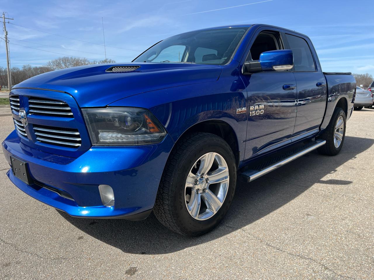RAM 1500 4WD Crew Cab 140.5" Sport 2015