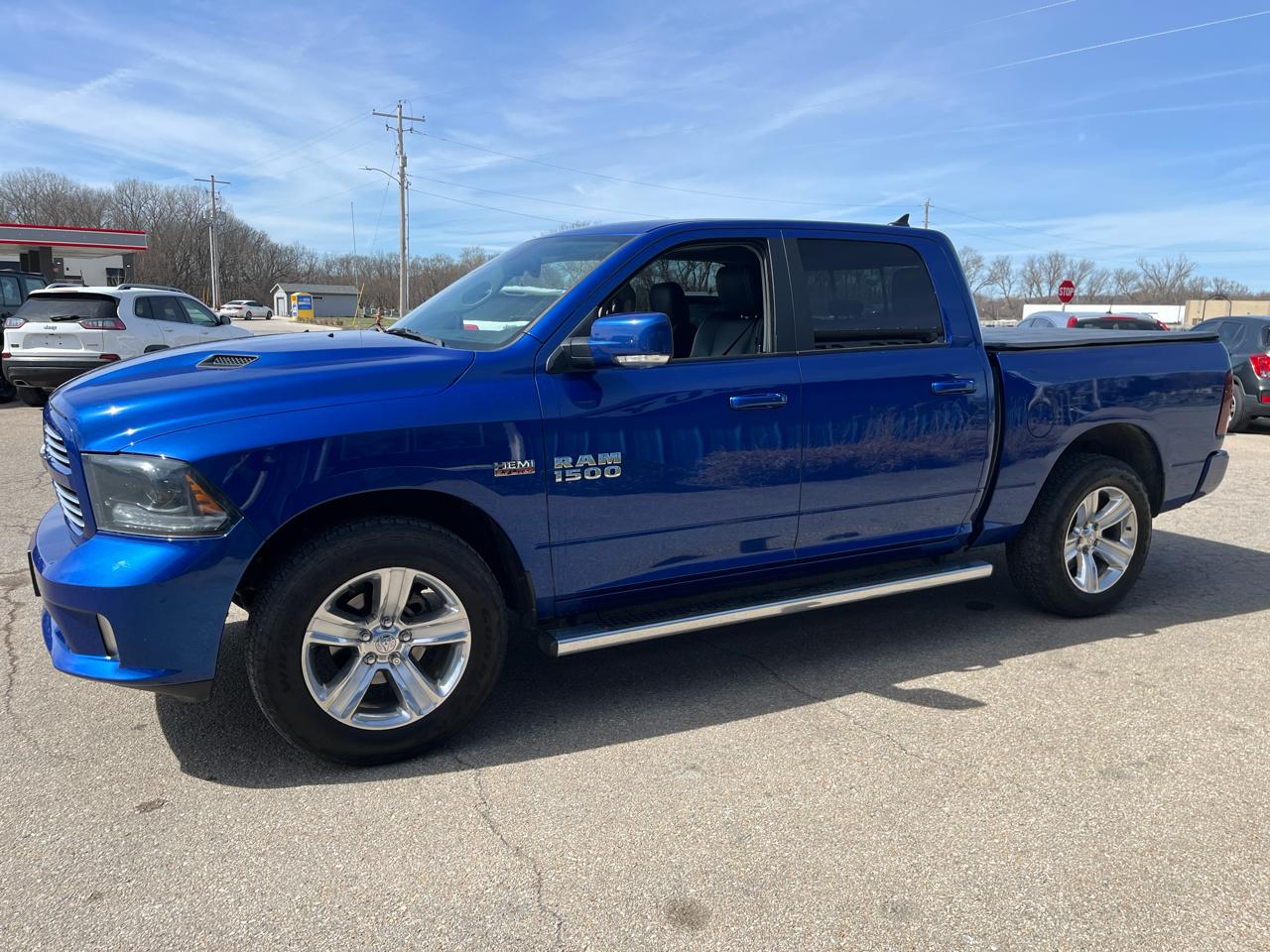 RAM 1500 4WD Crew Cab 140.5" Sport 2015