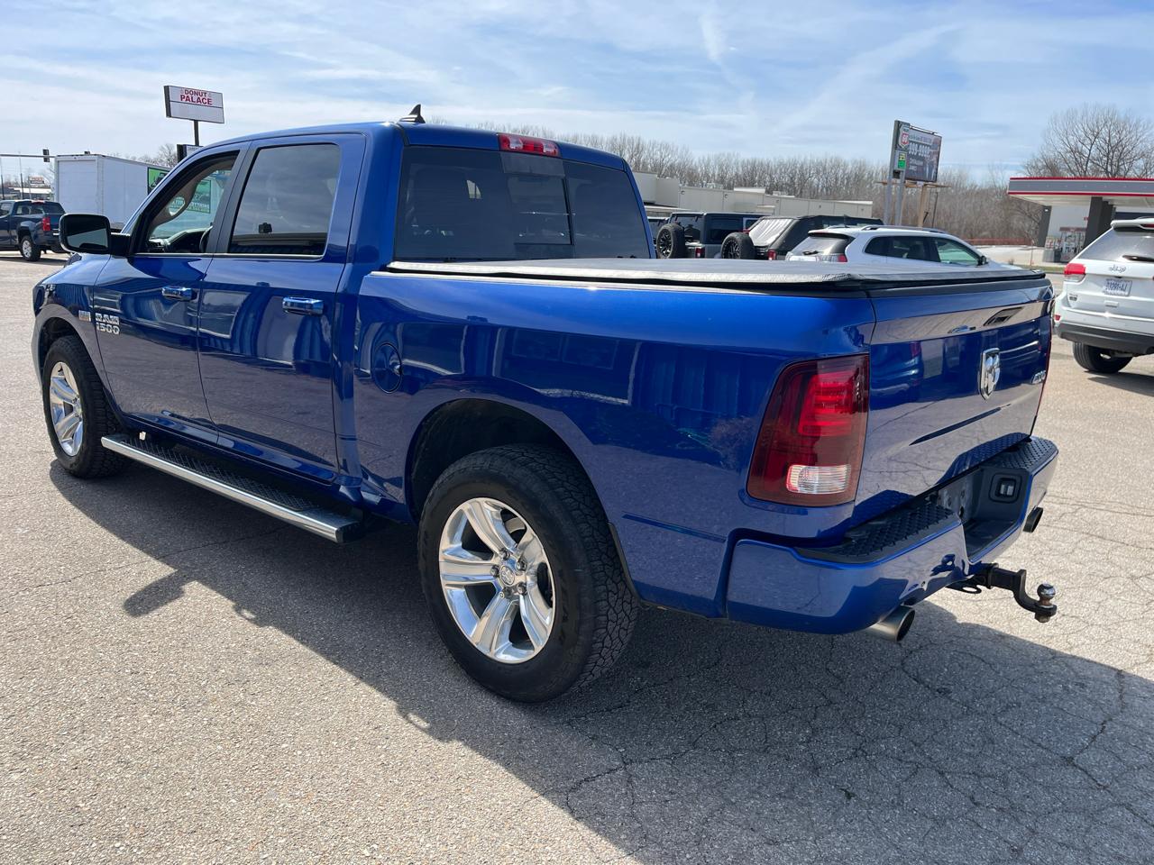 RAM 1500 4WD Crew Cab 140.5" Sport 2015