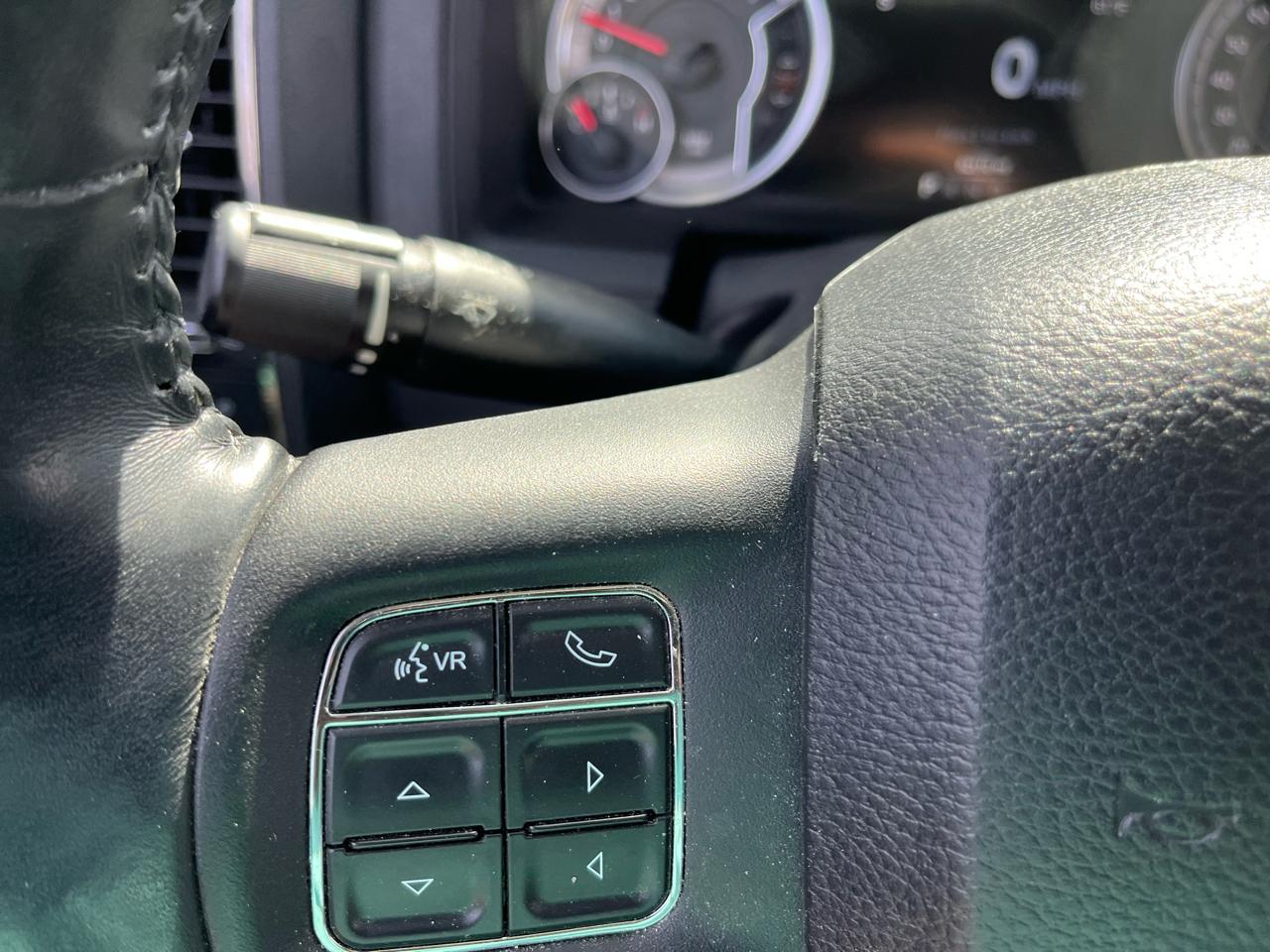 RAM 1500 4WD Crew Cab 140.5" Sport 2015