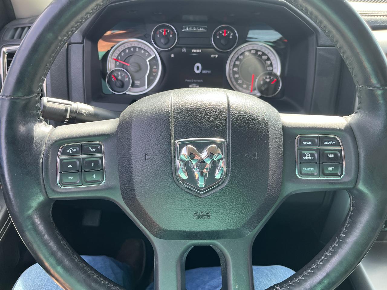 RAM 1500 4WD Crew Cab 140.5" Sport 2015