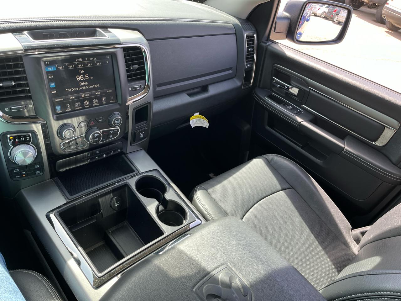 RAM 1500 4WD Crew Cab 140.5" Sport 2015