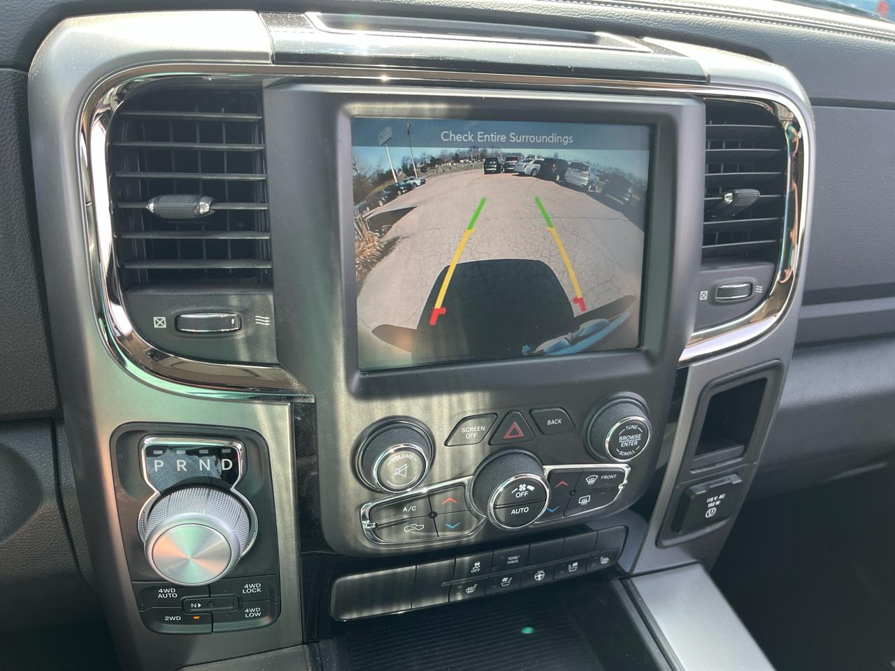 RAM 1500 4WD Crew Cab 140.5" Sport 2015