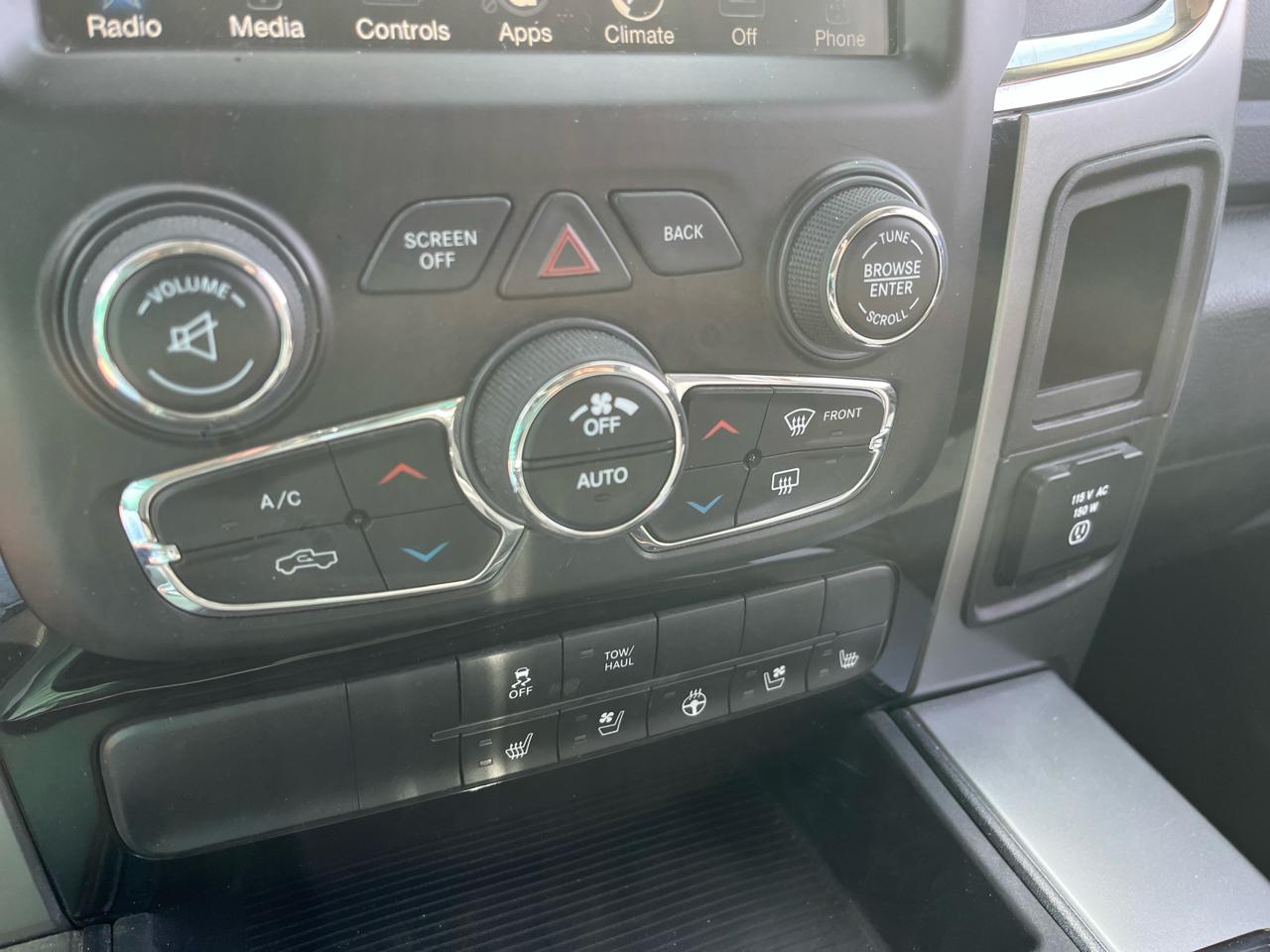 RAM 1500 4WD Crew Cab 140.5" Sport 2015