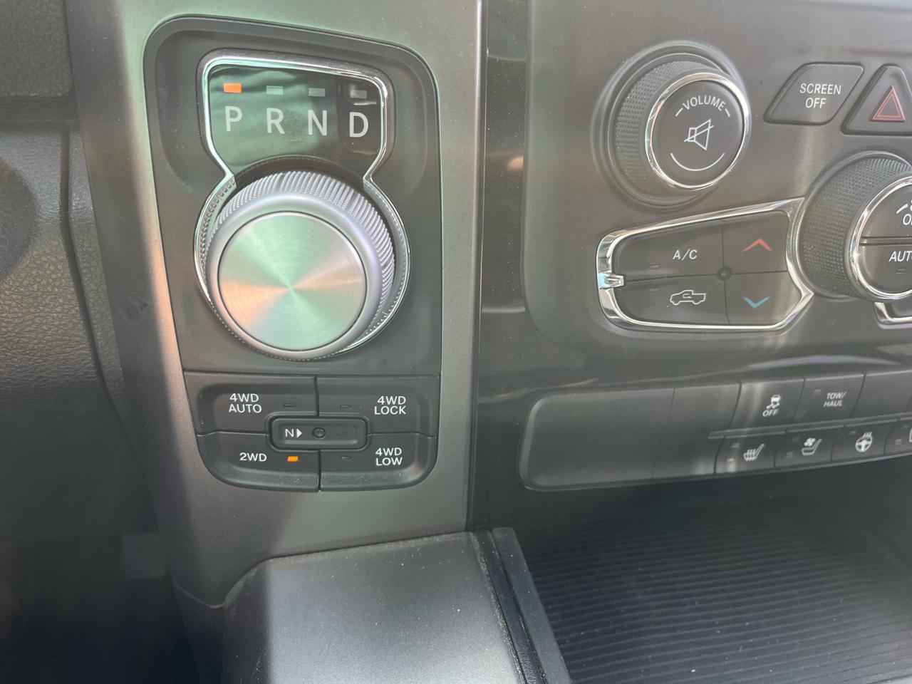 RAM 1500 4WD Crew Cab 140.5" Sport 2015