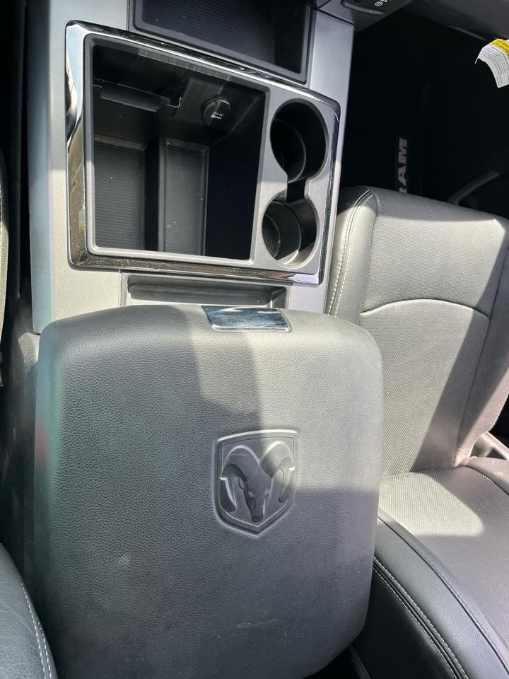 RAM 1500 4WD Crew Cab 140.5" Sport 2015