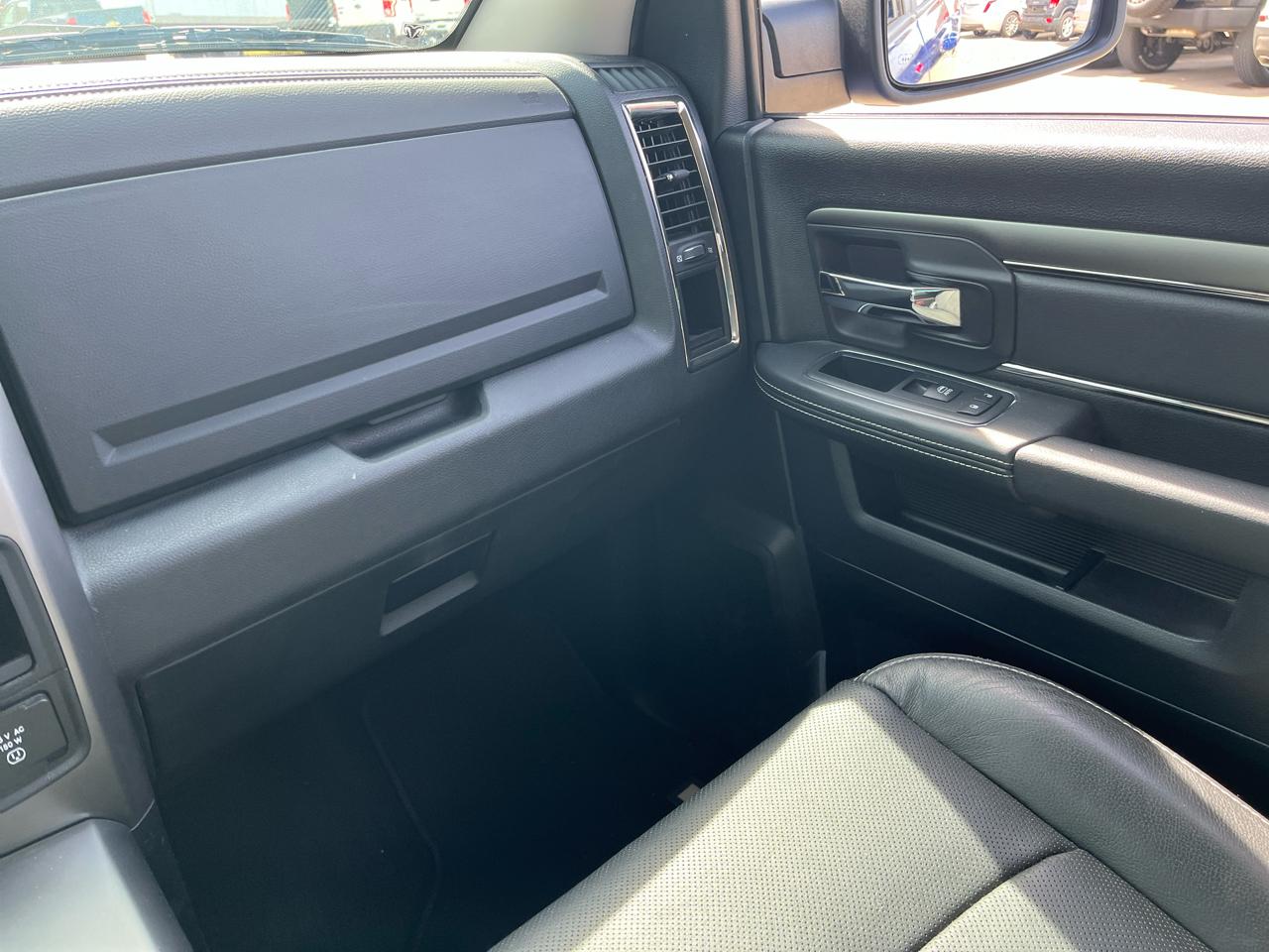 RAM 1500 4WD Crew Cab 140.5" Sport 2015